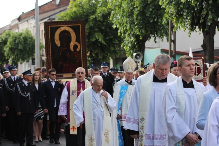 Powitanie ikony MB Częstochowskiej w parafii św. Jakuba w Głownie