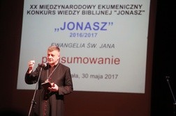 Bp Roman Pindel demonstrował młodym biblistom jad i zachęcał do szacunku dla Pisma Świętego