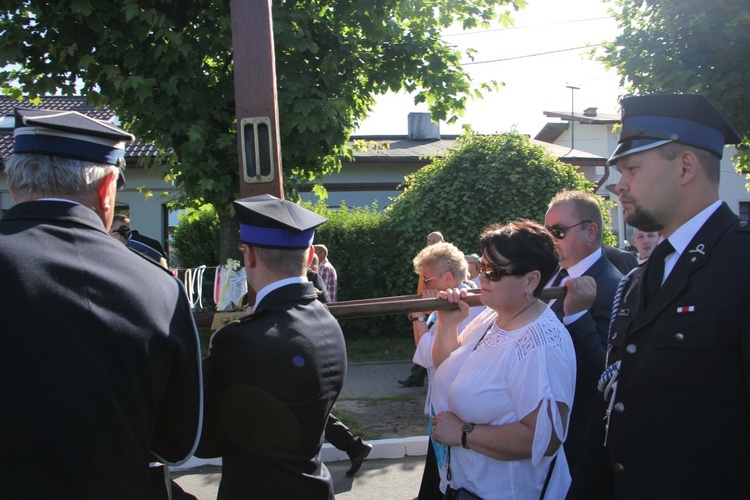 Powitanie ikony MB Częstochowskiej w parafii św. Barbary w Głownie