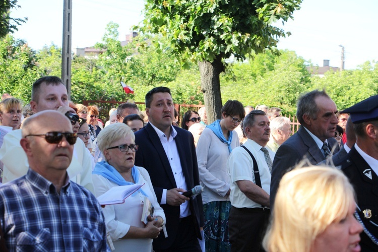 Powitanie ikony MB Częstochowskiej w parafii św. Barbary w Głownie