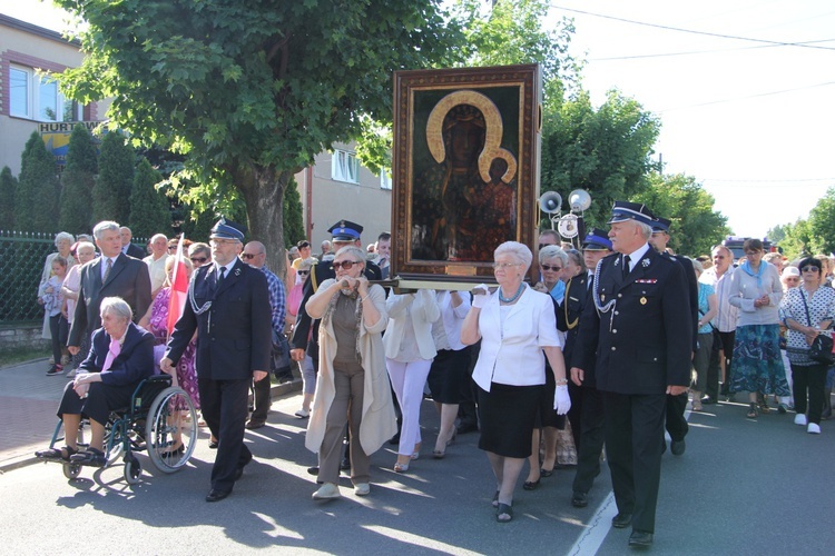 Powitanie ikony MB Częstochowskiej w parafii św. Barbary w Głownie