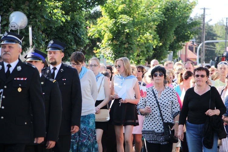 Powitanie ikony MB Częstochowskiej w parafii św. Barbary w Głownie