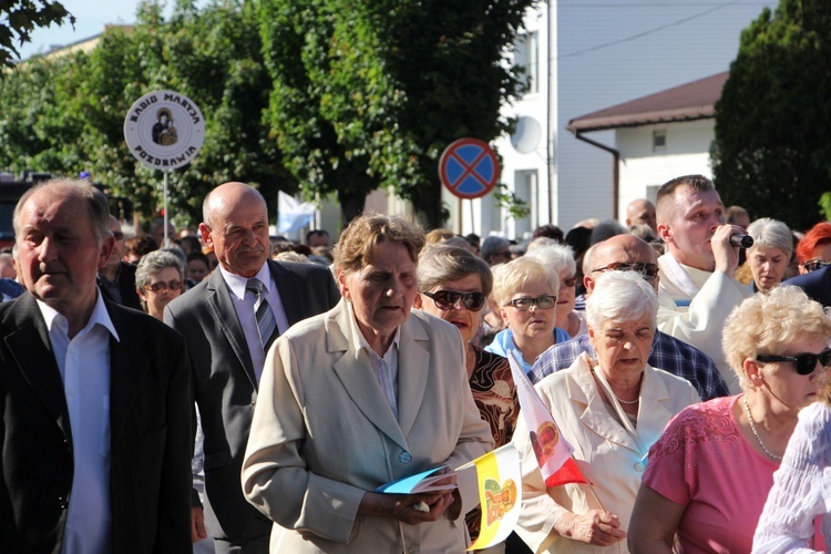 Powitanie ikony MB Częstochowskiej w parafii św. Barbary w Głownie