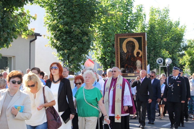 Powitanie ikony MB Częstochowskiej w parafii św. Barbary w Głownie