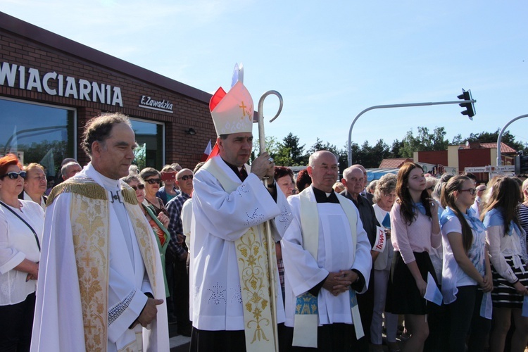 Powitanie ikony MB Częstochowskiej w parafii św. Barbary w Głownie