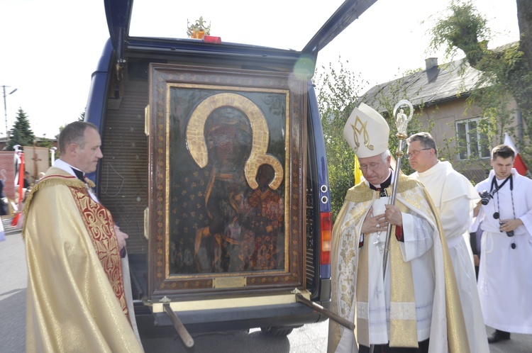 Powitanie ikony MB Częstochowskiej w Dmosinie