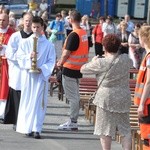 Wierni towarzyszą Maryi na plac koronacyjny