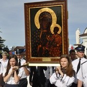 W sobotę 3 czerwca Maryja przybyła do dmosińskiej parafii, gdzie witano Ją bardzo gorąco