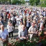 Procesja z figurą Matki Bożej Fatimskiej na plac koronacyjny