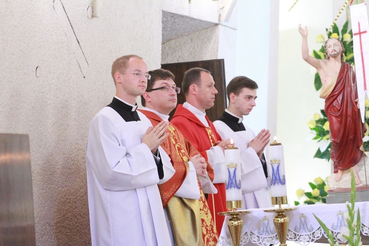 Procesja z figurą Matki Bożej Fatimskiej na plac koronacyjny