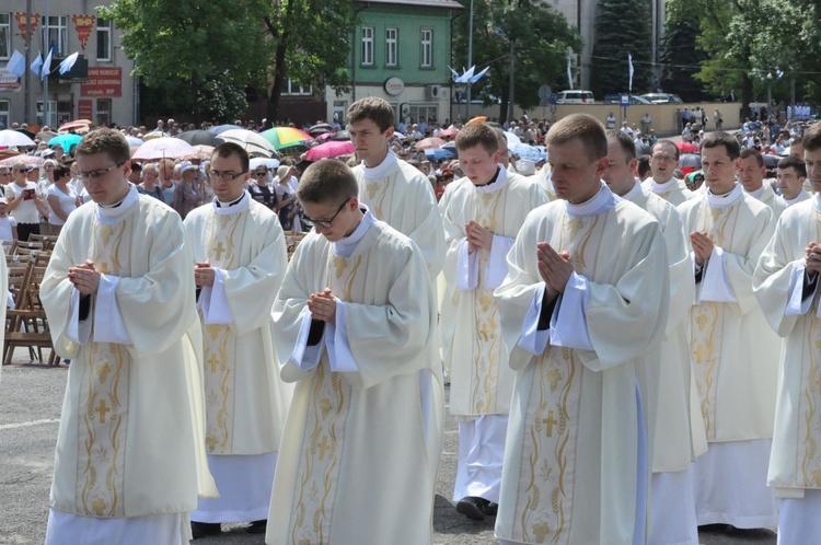 Procesja do ołtarza - Msza św. koronacyjna