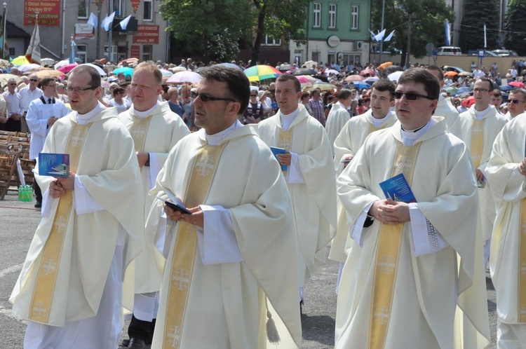 Procesja do ołtarza - Msza św. koronacyjna