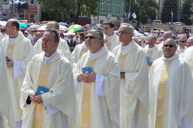 Procesja do ołtarza - Msza św. koronacyjna