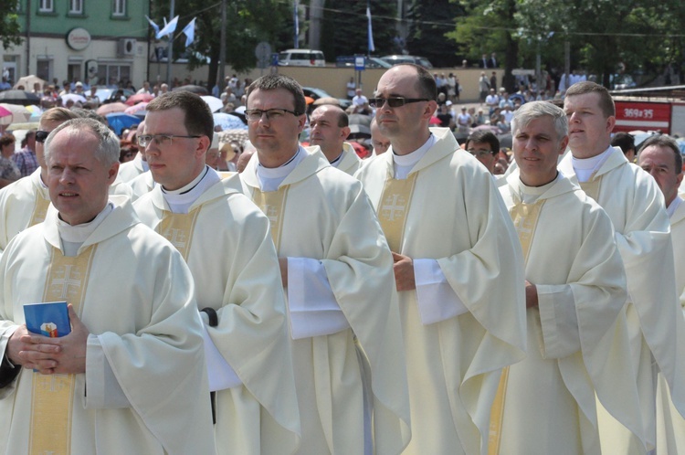 Procesja do ołtarza - Msza św. koronacyjna