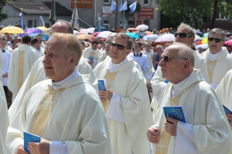 Procesja do ołtarza - Msza św. koronacyjna