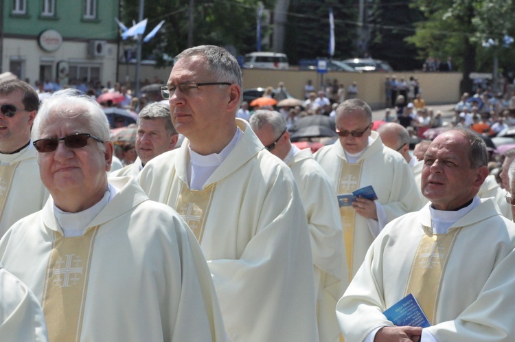 Procesja do ołtarza - Msza św. koronacyjna