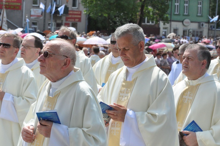 Procesja do ołtarza - Msza św. koronacyjna