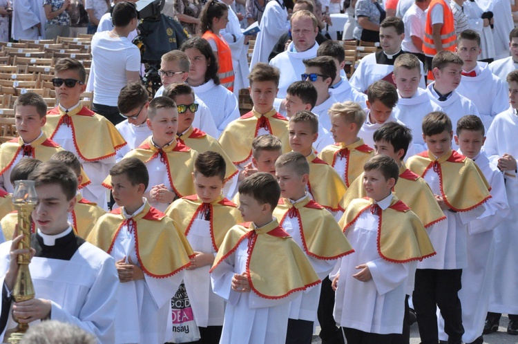 Procesja do ołtarza - Msza św. koronacyjna