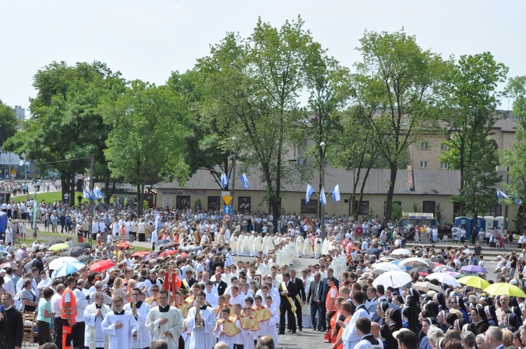 Procesja do ołtarza - Msza św. koronacyjna