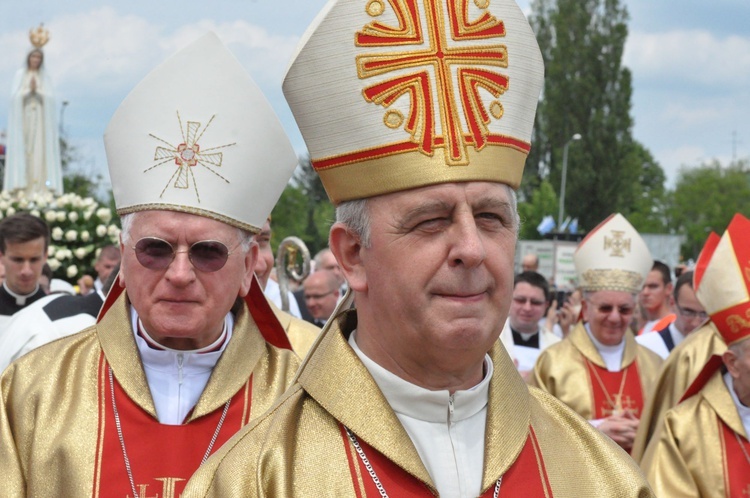 Zakończenie Mszy św. i procesja do sanktuarium