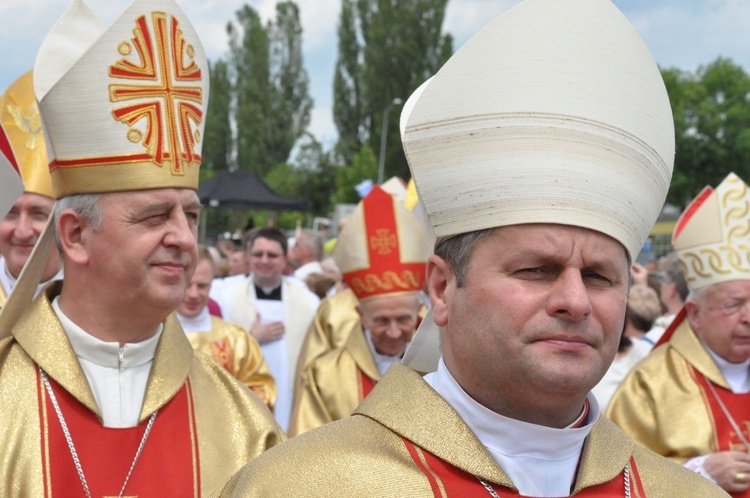 Zakończenie Mszy św. i procesja do sanktuarium