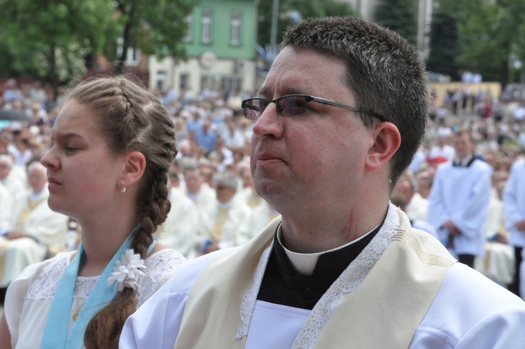 Zakończenie Mszy św. i procesja do sanktuarium