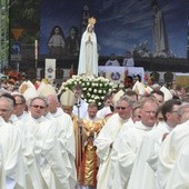 Zakończenie Mszy św. i procesja do sanktuarium