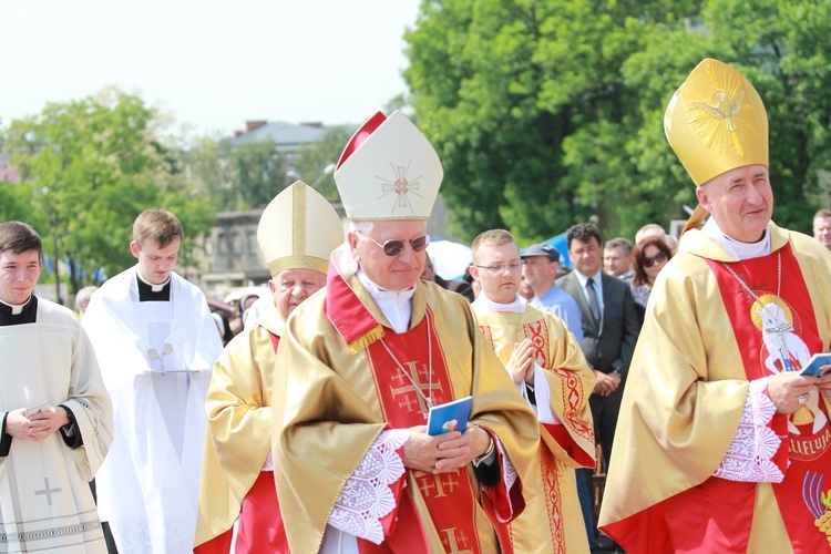 Procesja do ołtarza - Msza św. koronacyjna