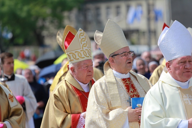 Procesja do ołtarza - Msza św. koronacyjna