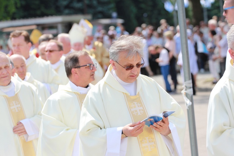 Procesja do ołtarza - Msza św. koronacyjna