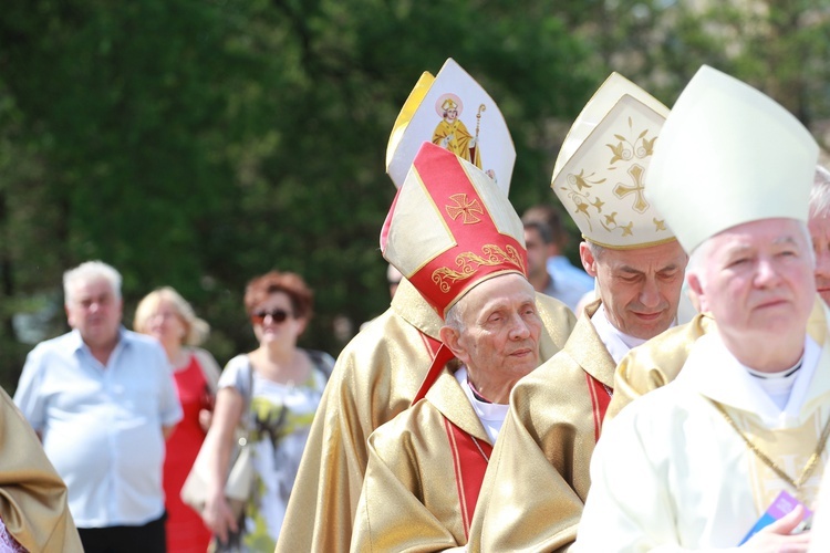 Procesja do ołtarza - Msza św. koronacyjna