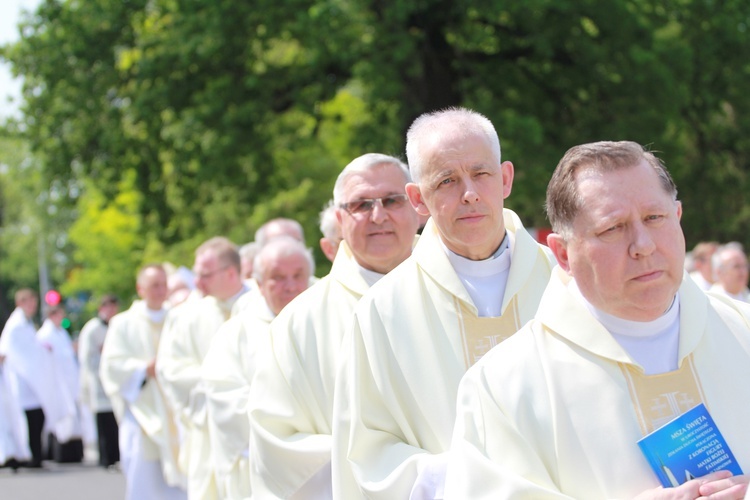 Procesja do ołtarza - Msza św. koronacyjna