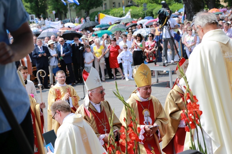 Procesja do ołtarza - Msza św. koronacyjna