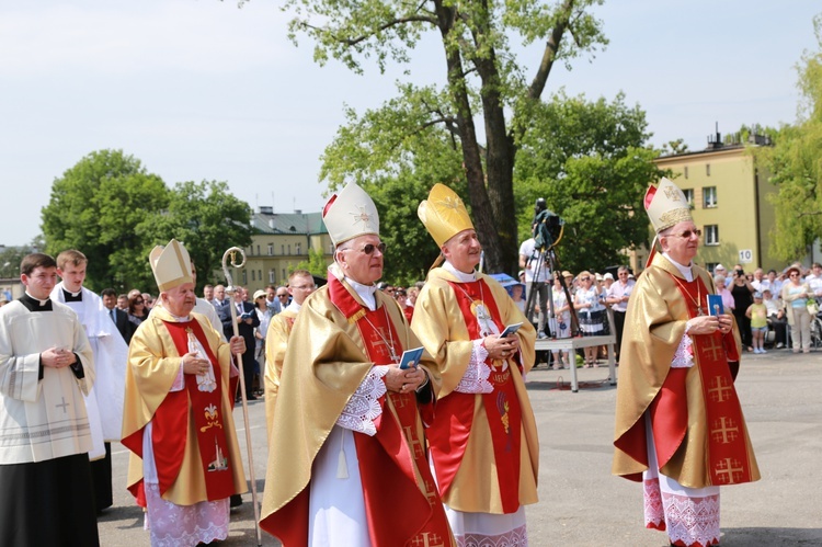 Procesja do ołtarza - Msza św. koronacyjna