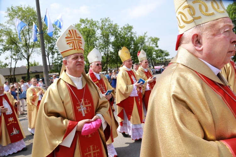 Procesja do ołtarza - Msza św. koronacyjna