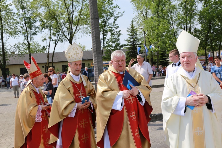 Procesja do ołtarza - Msza św. koronacyjna