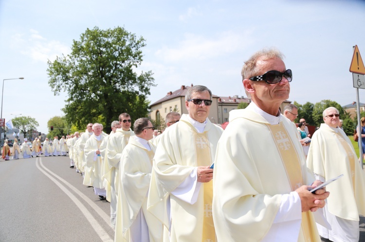 Procesja do ołtarza - Msza św. koronacyjna