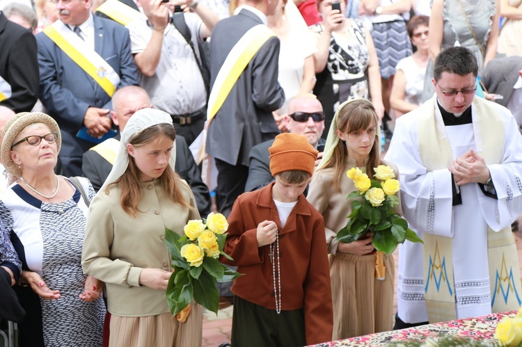 Zakończenie Mszy św. i procesja do sanktuarium