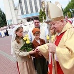 Zakończenie Mszy św. i procesja do sanktuarium