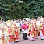 Zakończenie Mszy św. i procesja do sanktuarium
