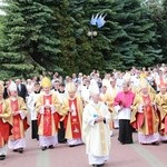 Zakończenie Mszy św. i procesja do sanktuarium