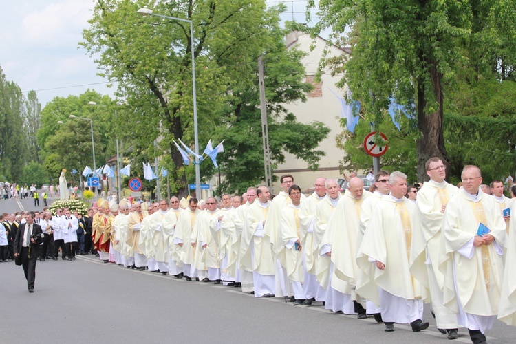 Zakończenie Mszy św. i procesja do sanktuarium