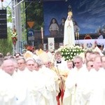 Zakończenie Mszy św. i procesja do sanktuarium