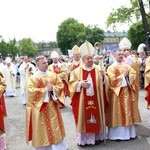 Zakończenie Mszy św. i procesja do sanktuarium