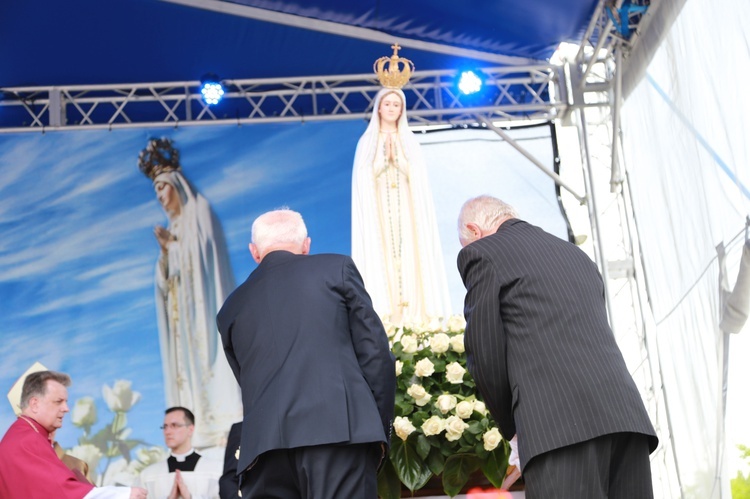 Zakończenie Mszy św. i procesja do sanktuarium