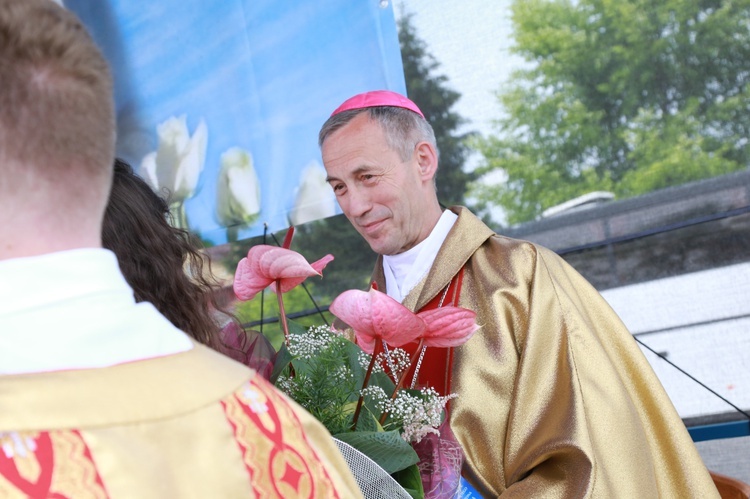 Zakończenie Mszy św. i procesja do sanktuarium