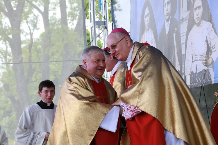 Zakończenie Mszy św. i procesja do sanktuarium