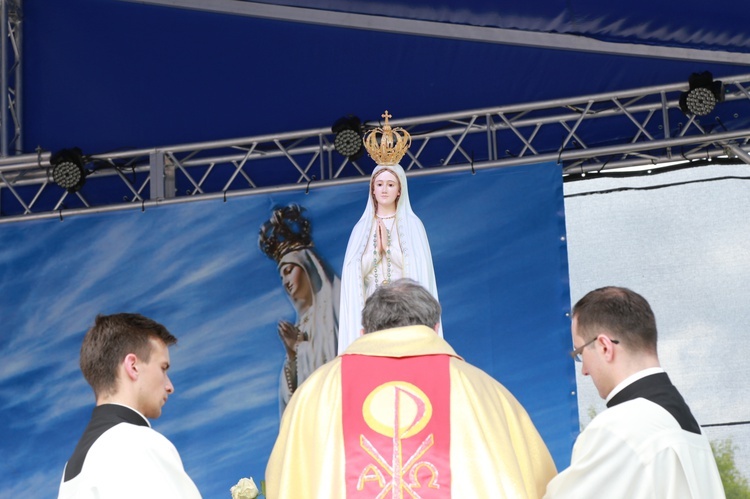 Zakończenie Mszy św. i procesja do sanktuarium