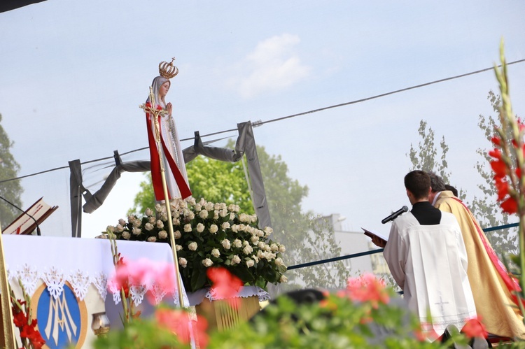 Zakończenie Mszy św. i procesja do sanktuarium