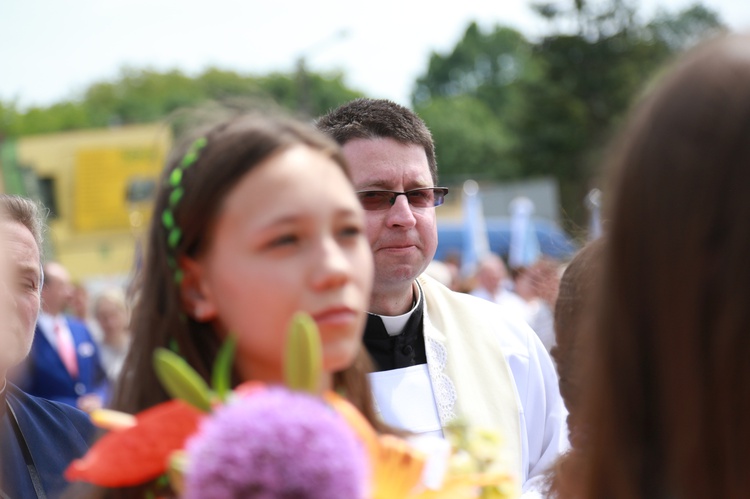 Zakończenie Mszy św. i procesja do sanktuarium